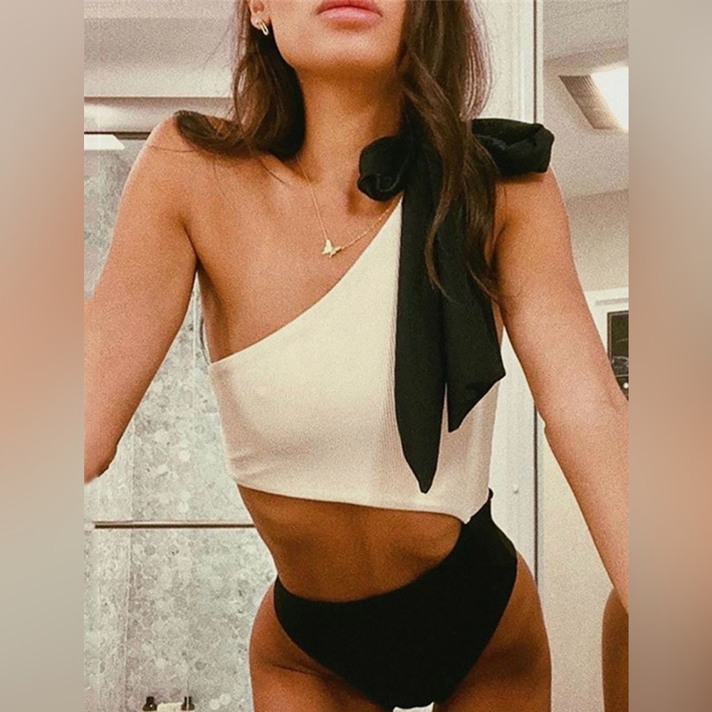SAME Cut Out One Piece in Ribbed
Black & Ribbed Cream